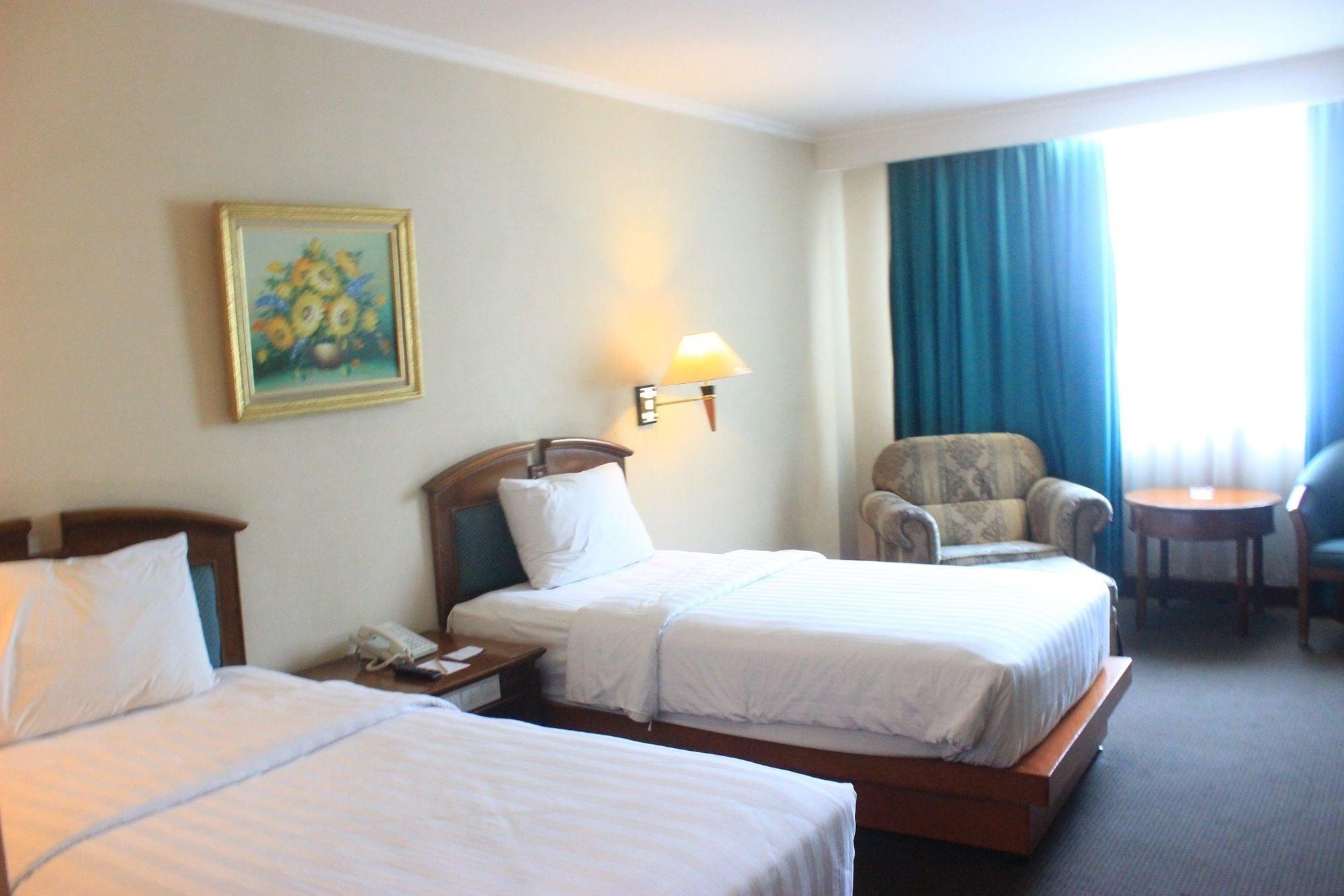 Hotel Grand Arkenso Park View Semarang Exterior foto